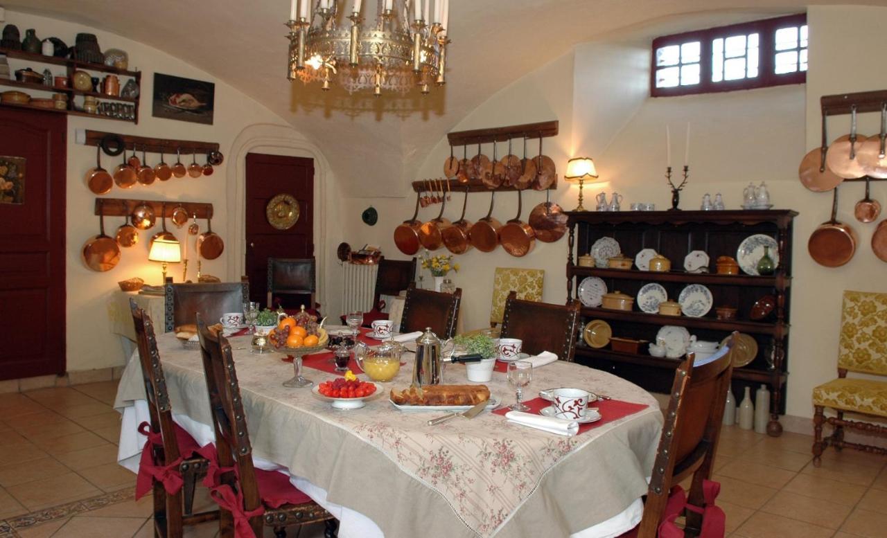 Chateau Royal De Saint-Saturnin Ресторан фото